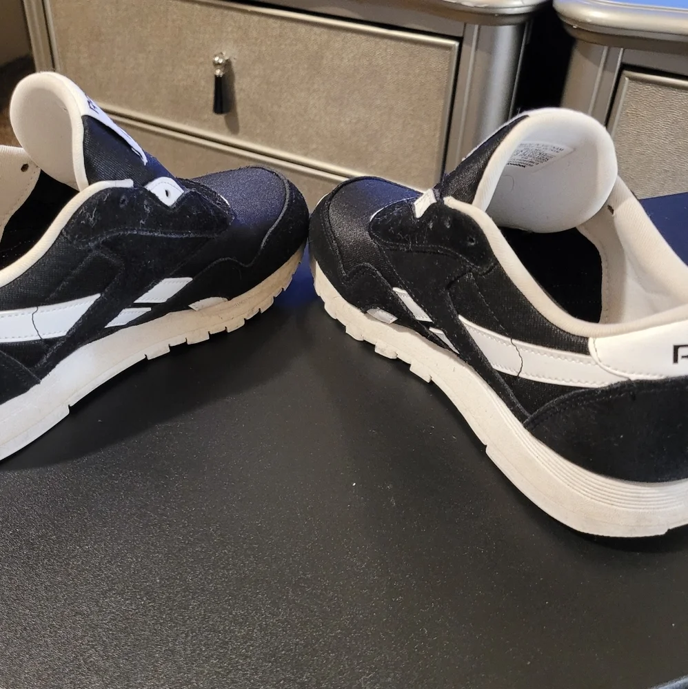 Boys Reebok - Picture 2 of 5